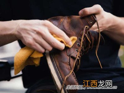 皮鞋受潮易发霉，怎样预防及保养？