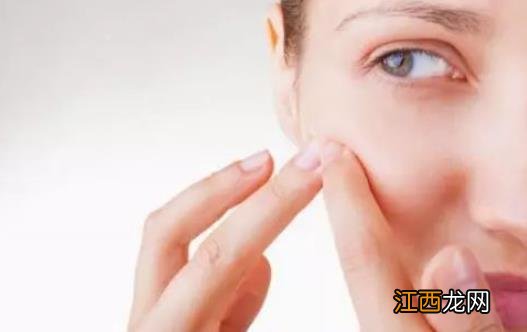 早c晚a和刷酸冲突吗 早c晚a后可以化妆吗