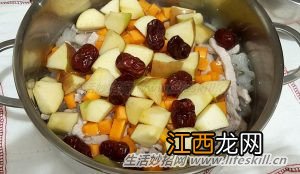 夏日来碗“银耳苹果瘦肉汤”来滋养皮肤