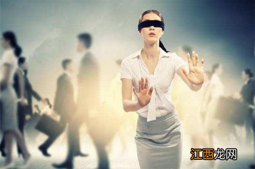 “职场小人”的特征 为利益出卖友情爱情甚至是亲情