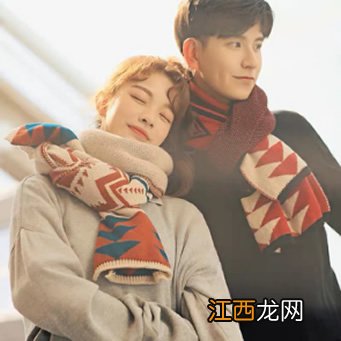 围巾怎么搭配衣服时髦