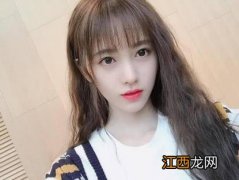 女生齐刘海烫什么卷发好看