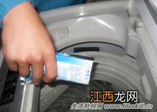 用小苏打和白醋,来清洁洗衣机。
