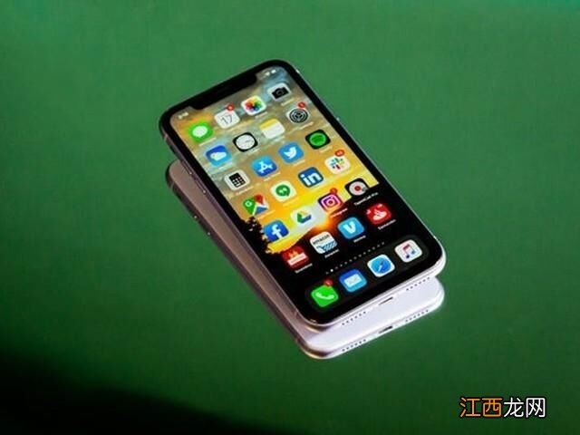 不少用户吐槽iPhone 12没法看！屏幕特别“黄”