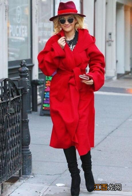 过膝靴怎么搭配大衣？