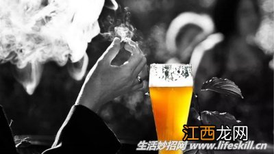 睡前抽烟喝酒是失眠的元凶