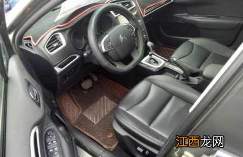 如何调整座椅和反光镜?