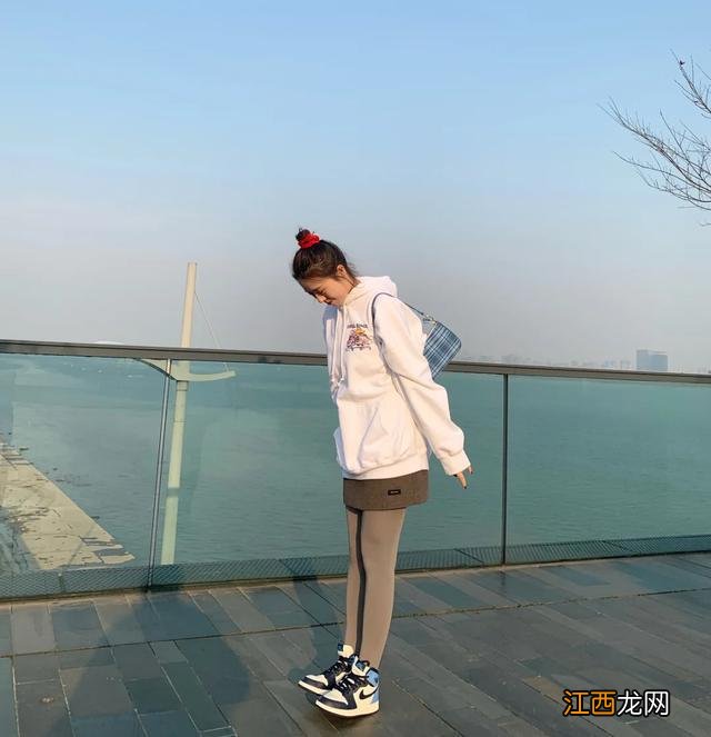 卫衣配什么裙子好看？