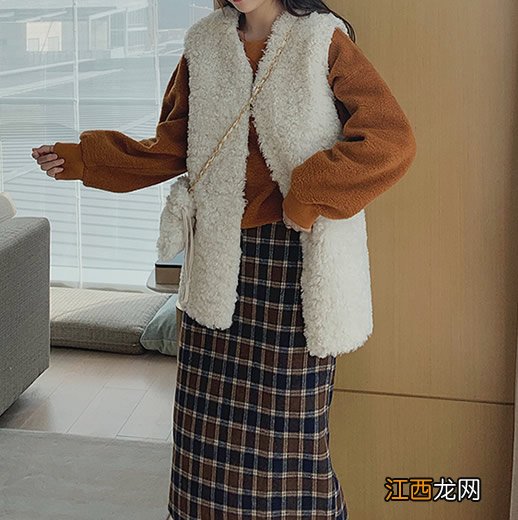 2020春季包臀裙配什么上衣