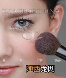 星级化妆师示教你善用粉色