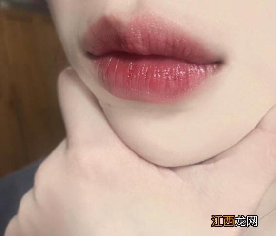 口红横着涂还是竖着放?