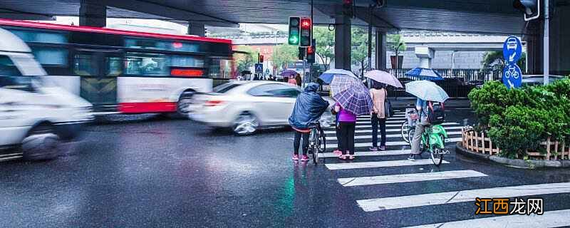 雨天为何容易堵车  为什么下雨天容易堵车