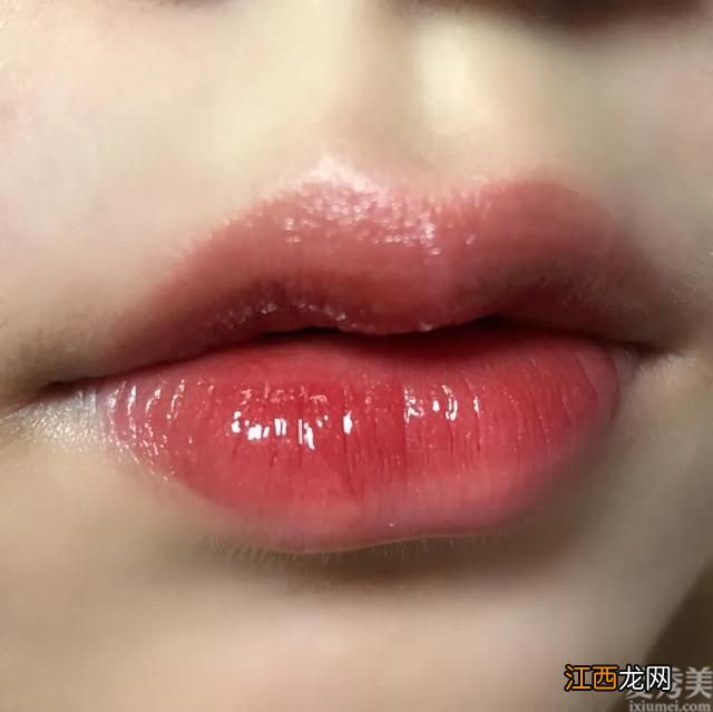 口红为什么不可以横着涂？来看看涂口红的小窍门吧！