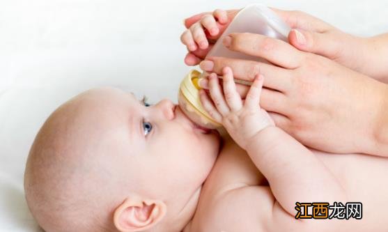 四种喂奶姿势妈妈可以换着来 妈妈们万万不可取的喂奶姿势