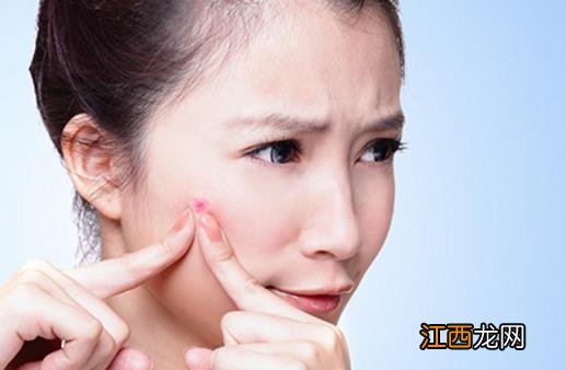 不良生活习惯会长粉刺 正确祛除粉刺要定期深层清洁
