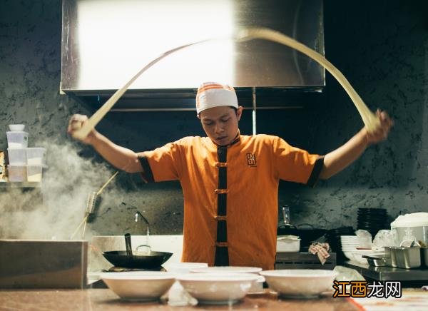 五花肉不红烧了，教你老一辈秘制做法，下饭解馋，农村待客全靠它用五花肉做红烧肉