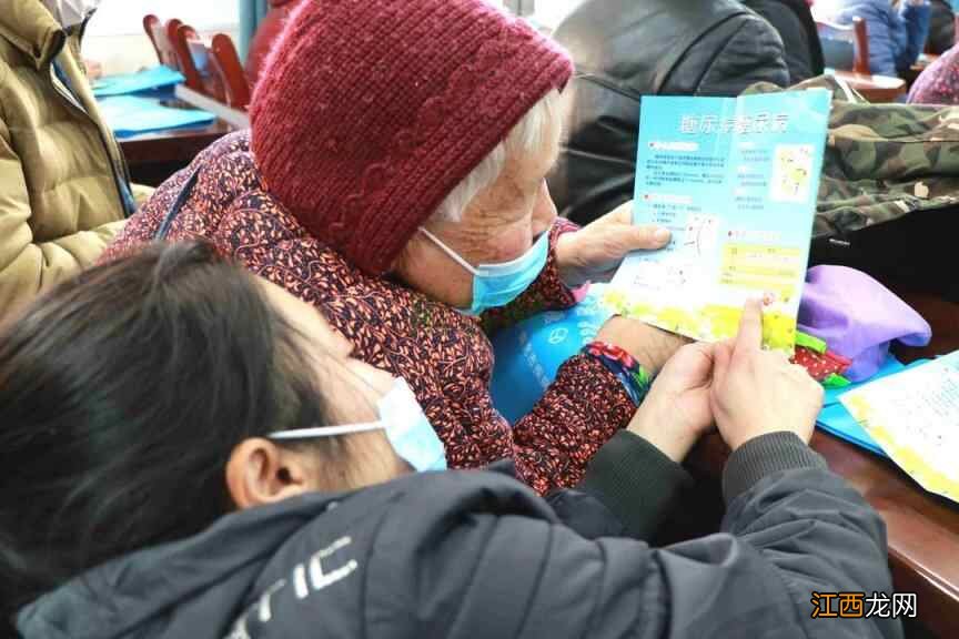冬季如何养生和防病？卫生健康专家进社区为老人上课