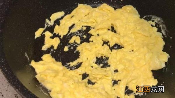 南方人听到这个菜名是不是有些懵?东北菜炸三样都是什么?