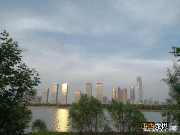 长沙有哪些好玩的地方？长沙有哪些好玩好吃的地方