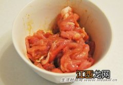 巧将葱油饼变成美味炒饼