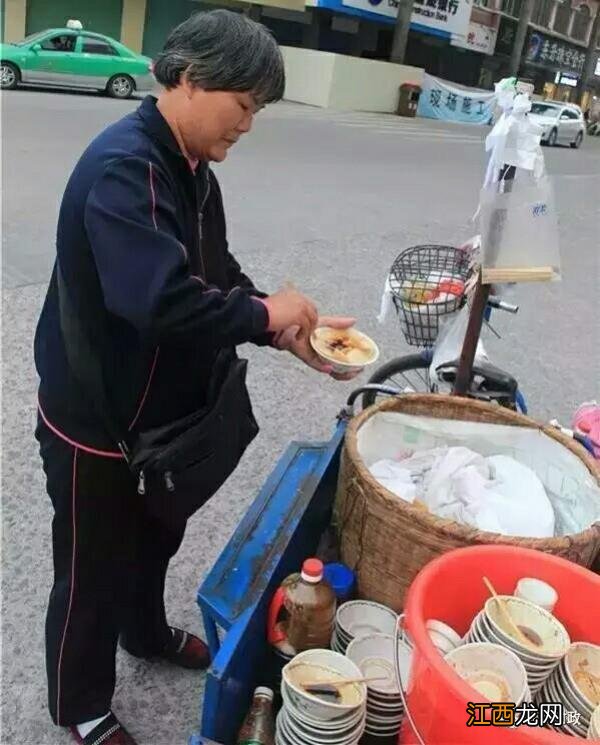 梅县印刷厂工人卖味酵粄28年梅州最有名的小吃一条街