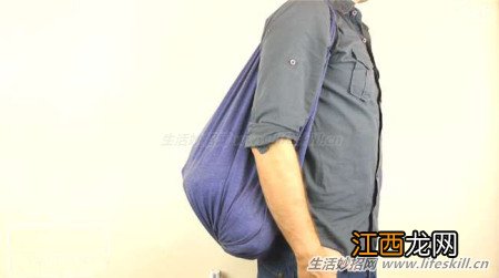 旧T恤巧改造，做出环保又便利的生活用品。