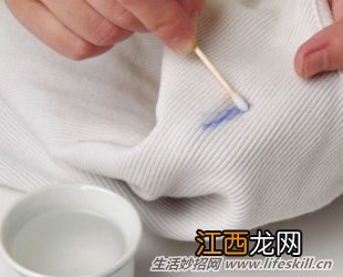 衣服上中性笔污渍的清洗方法