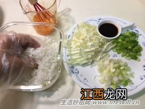 酱油炒饭好吃的做法