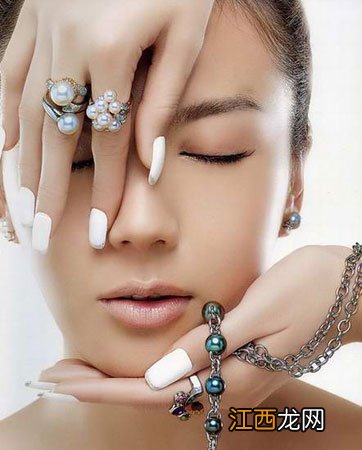 错误：辛苦整天后敷张面膜！