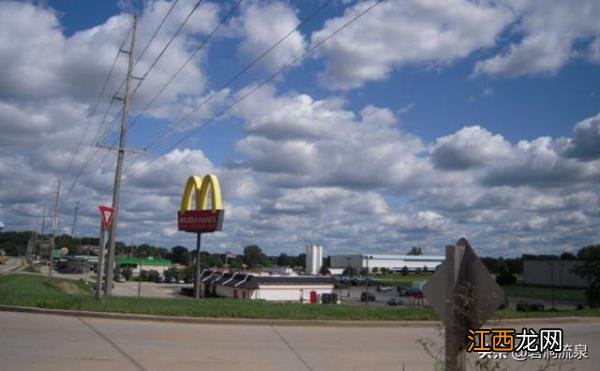 美国农村丰收季一个采摘草莓的车子美国农村有多穷