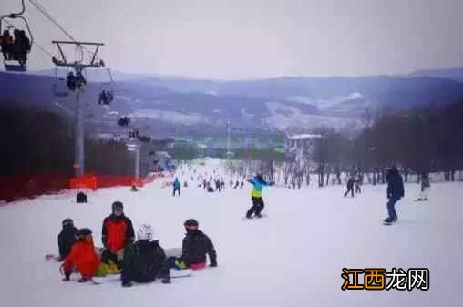 趁雪季还没有结束,尽情感受滑雪的乐趣吧!