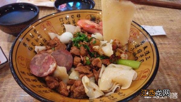 陕西人对面食情有独钟西安的一种面食叫biangbiang面