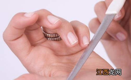 指甲并不会呼吸”但生长需要氧气 指甲与疾病预测