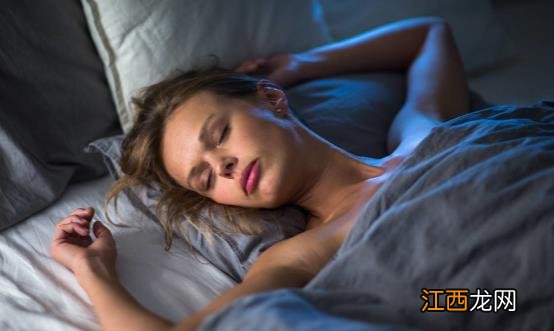 睡得好好的突然感觉一脚踩空 专家带你揭秘这种症状的原因