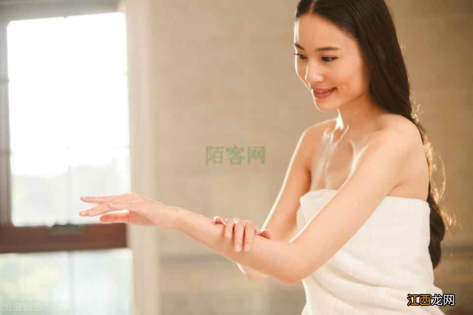 汗多时,喜欢做4件事,危险系数“飙升”,很多人有,要尽量避免