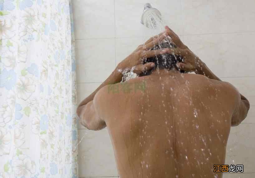 汗多时,喜欢做4件事,危险系数“飙升”,很多人有,要尽量避免