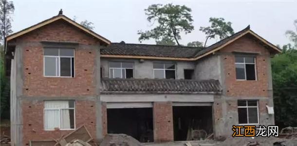 房子后面接房子好不好 风水什么叫大房接小房，小屋趴大屋必定有人哭