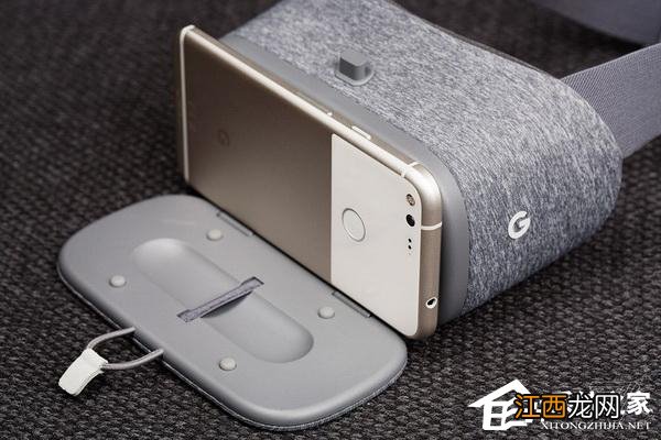 google daydream view Google Daydream View、Samsung Gear VR