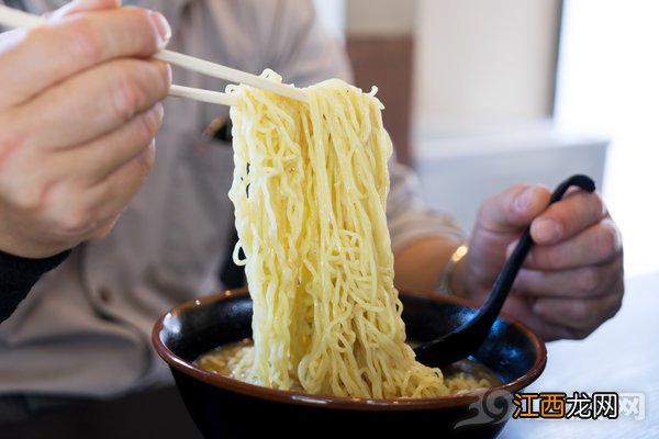 泡面是垃圾食品吗？看完请放心吃吧