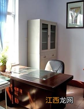 公司摆放什么植物招财 个人办公室风水宜忌,女性办公桌左右摆放