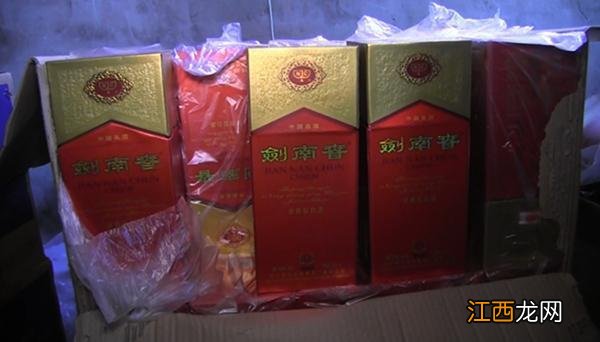 假酒作坊曝光 这对夫妻真敢干 两分钟生产一瓶“酒”