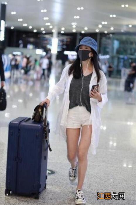 白色牛仔短裤配什么上衣好看?