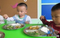 家长应该让孩子带零食去幼儿园吗？