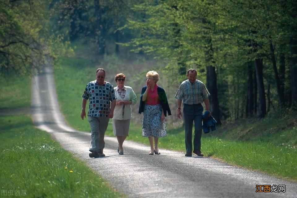 老年人要长寿,走路是最佳运动之一,掌握5个要点,健康获益更多