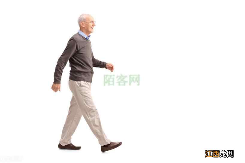老年人要长寿,走路是最佳运动之一,掌握5个要点,健康获益更多