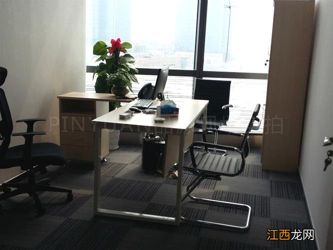 办公桌后有窗户怎么办 办公桌前面是窗户好吗,办公桌靠窗户好还是靠里面好