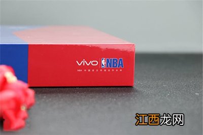 vivoX9活力蓝NBA定制版真机图赏：让人眼前一亮！