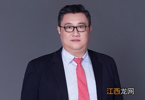 办公桌摆设搭配 总裁办公桌收纳摆设，办公桌物品摆放