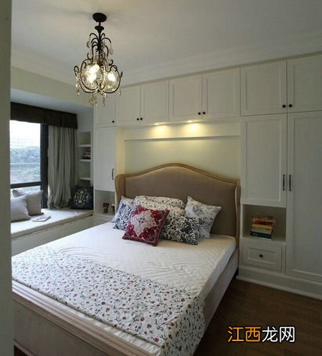 农村长方形卧室装修 房间床和衣柜摆放图片,小卧室连床衣柜效果图