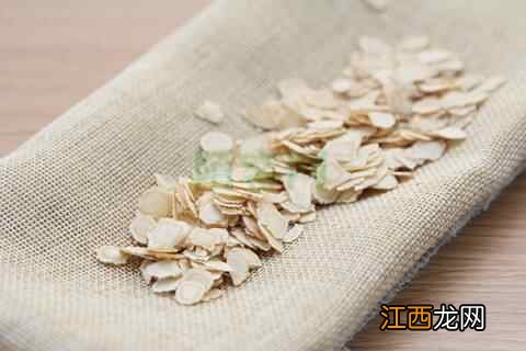 中老年人冬季养生,记得多补参,泡茶炖汤中加点,补气养阴还清肺